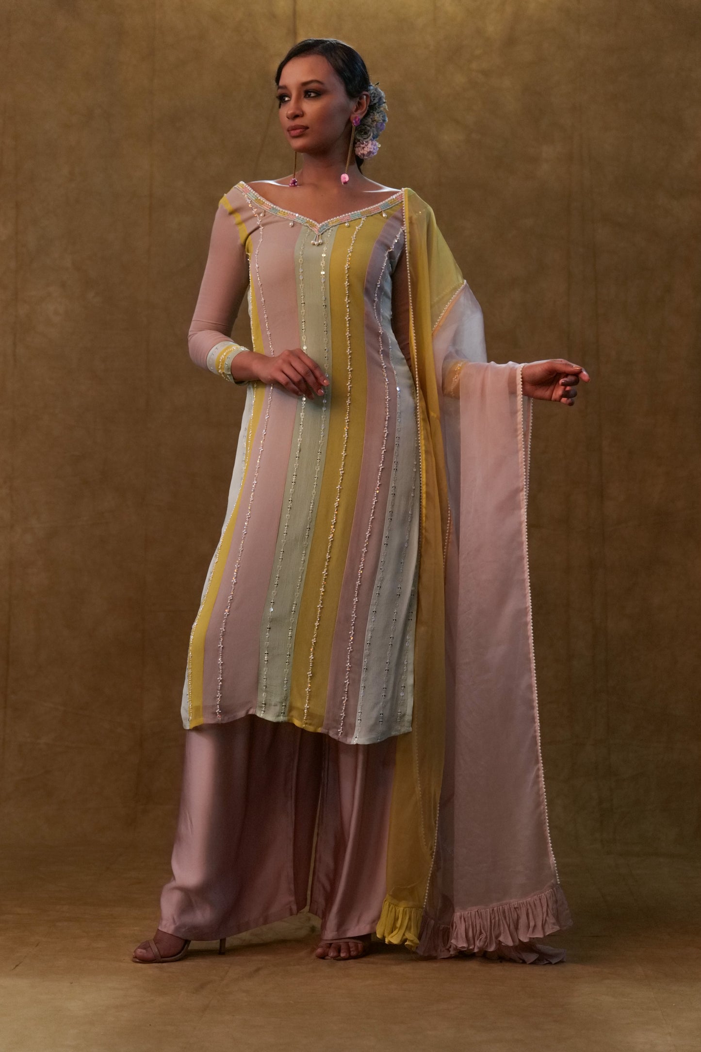 Color block kurta set paired with dupatta and pants