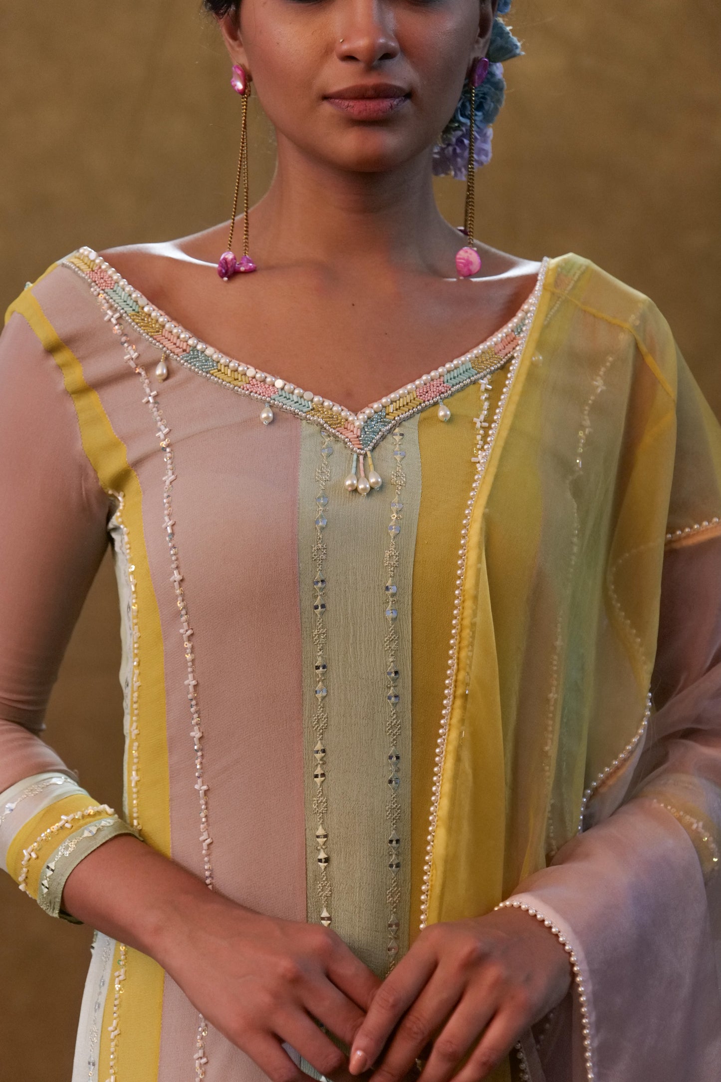 Color block kurta set paired with dupatta and pants