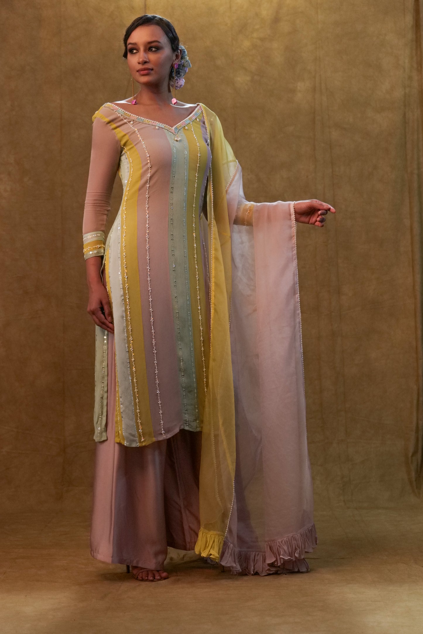 Color block kurta set paired with dupatta and pants