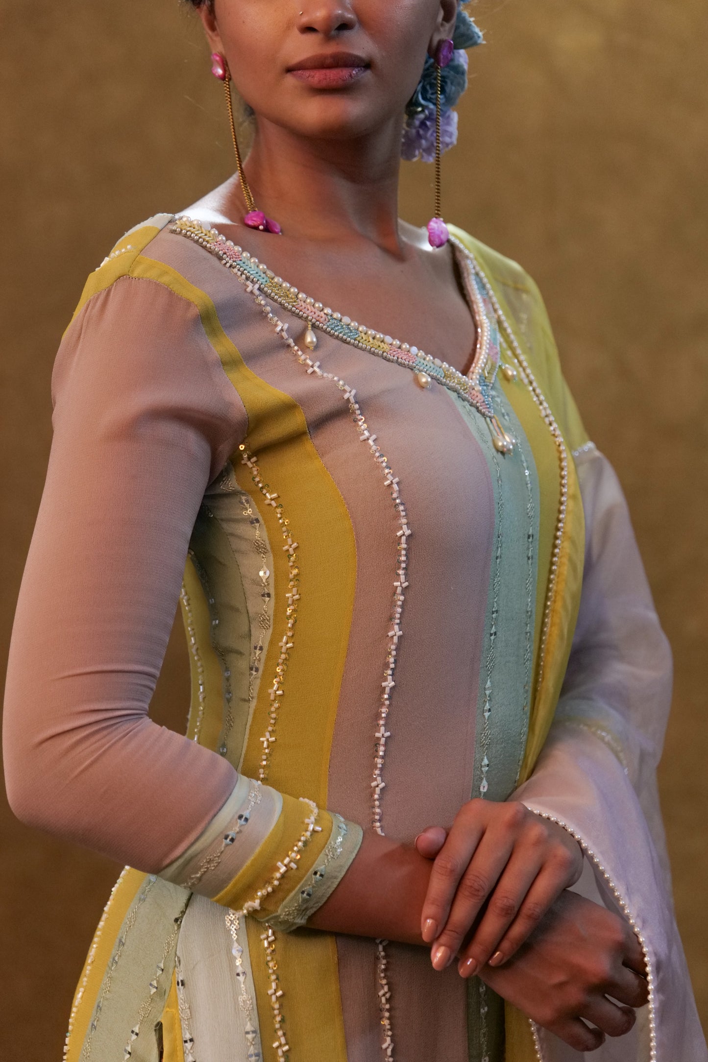 Color block kurta set paired with dupatta and pants