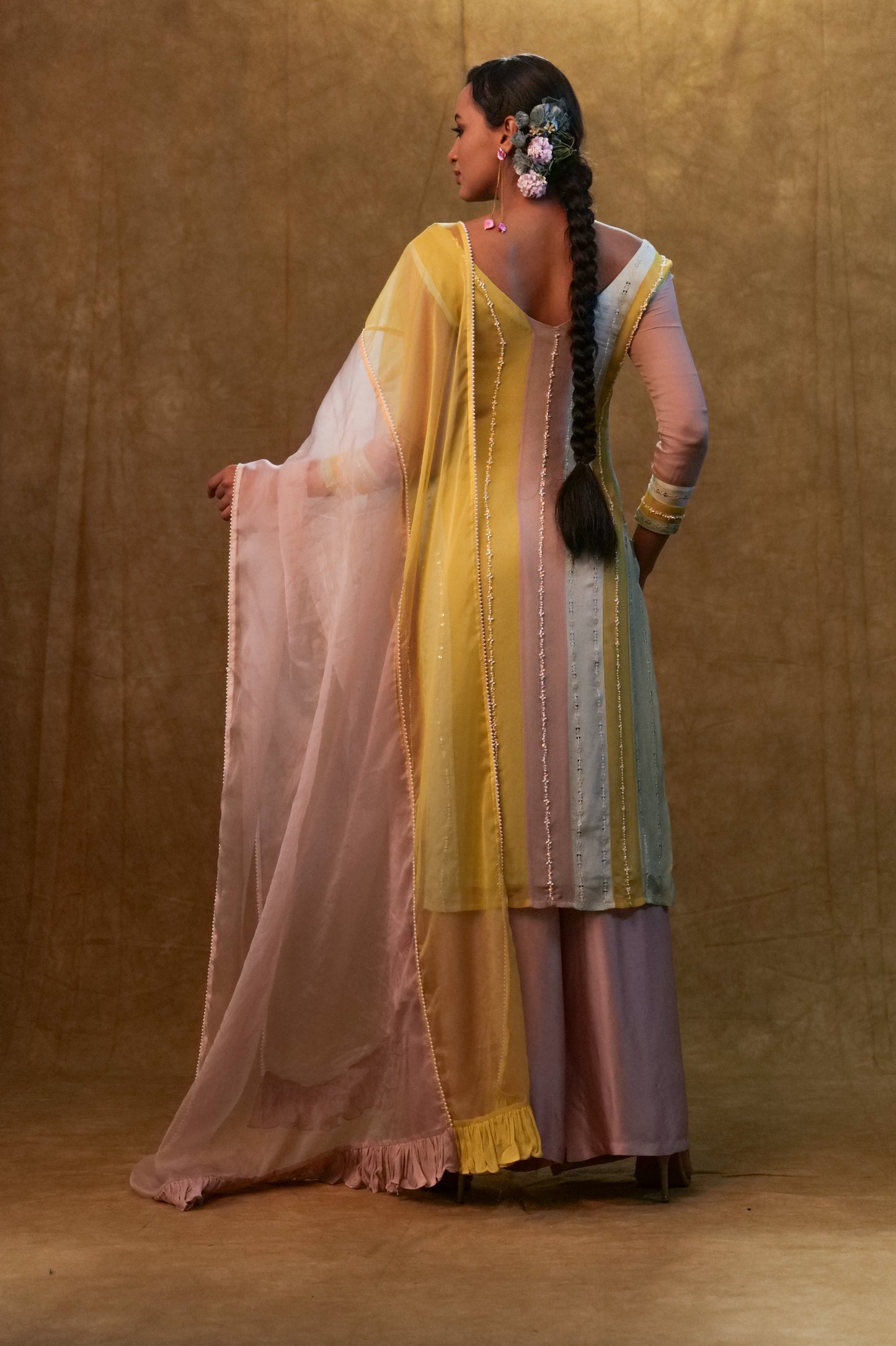 Color block kurta set paired with dupatta and pants