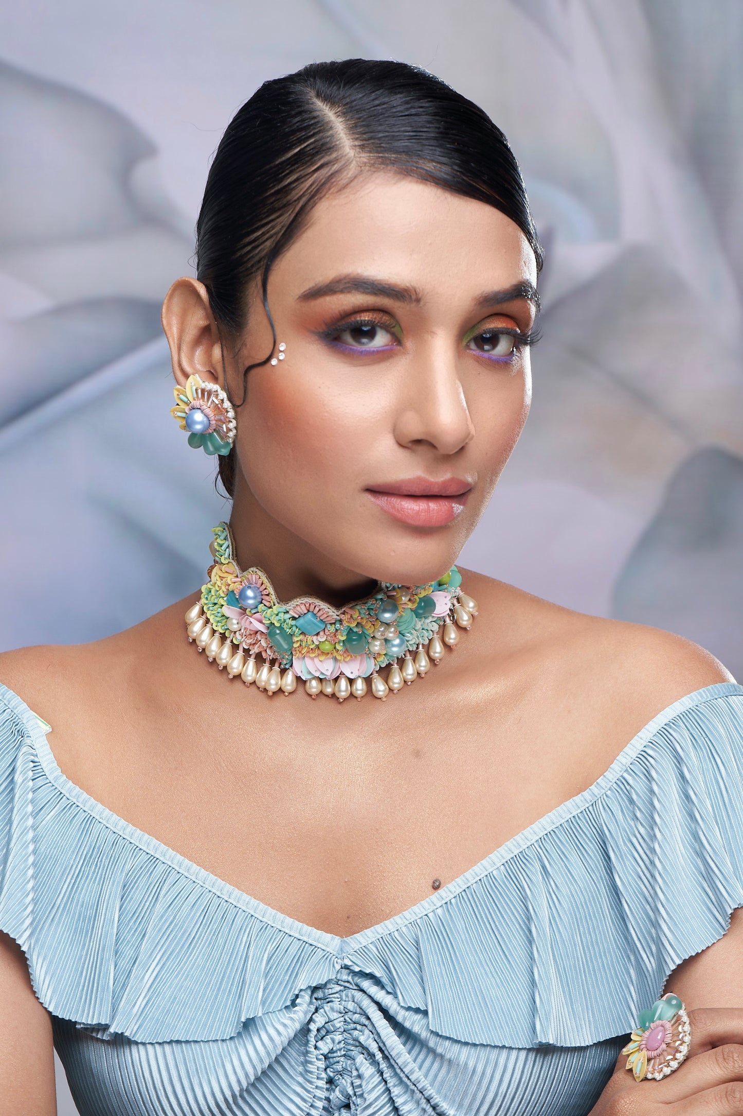 CHOKER SET IN MULTI COLOUR STONE