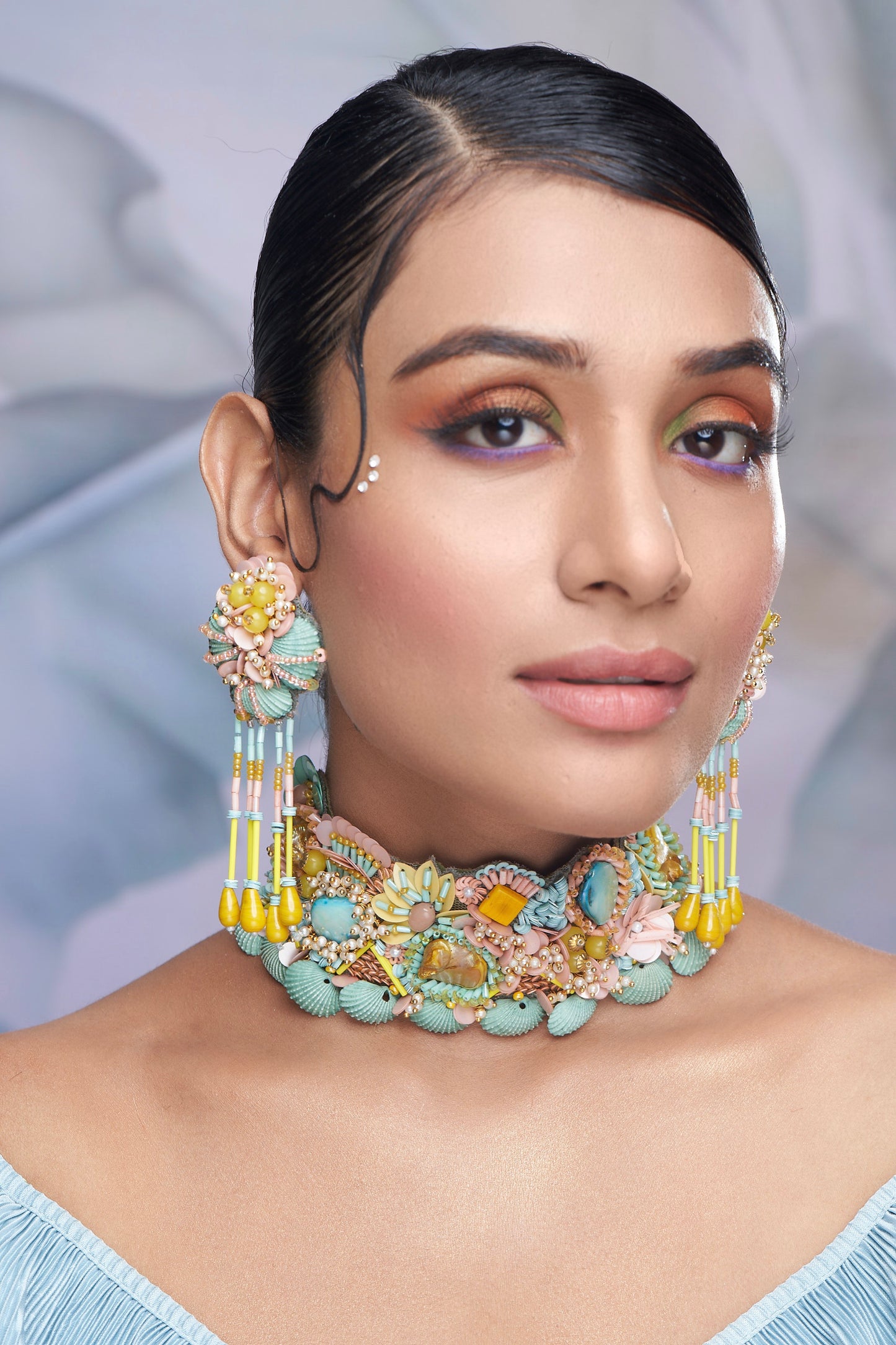CHOKER SET IN MULTI COLOUR STONE