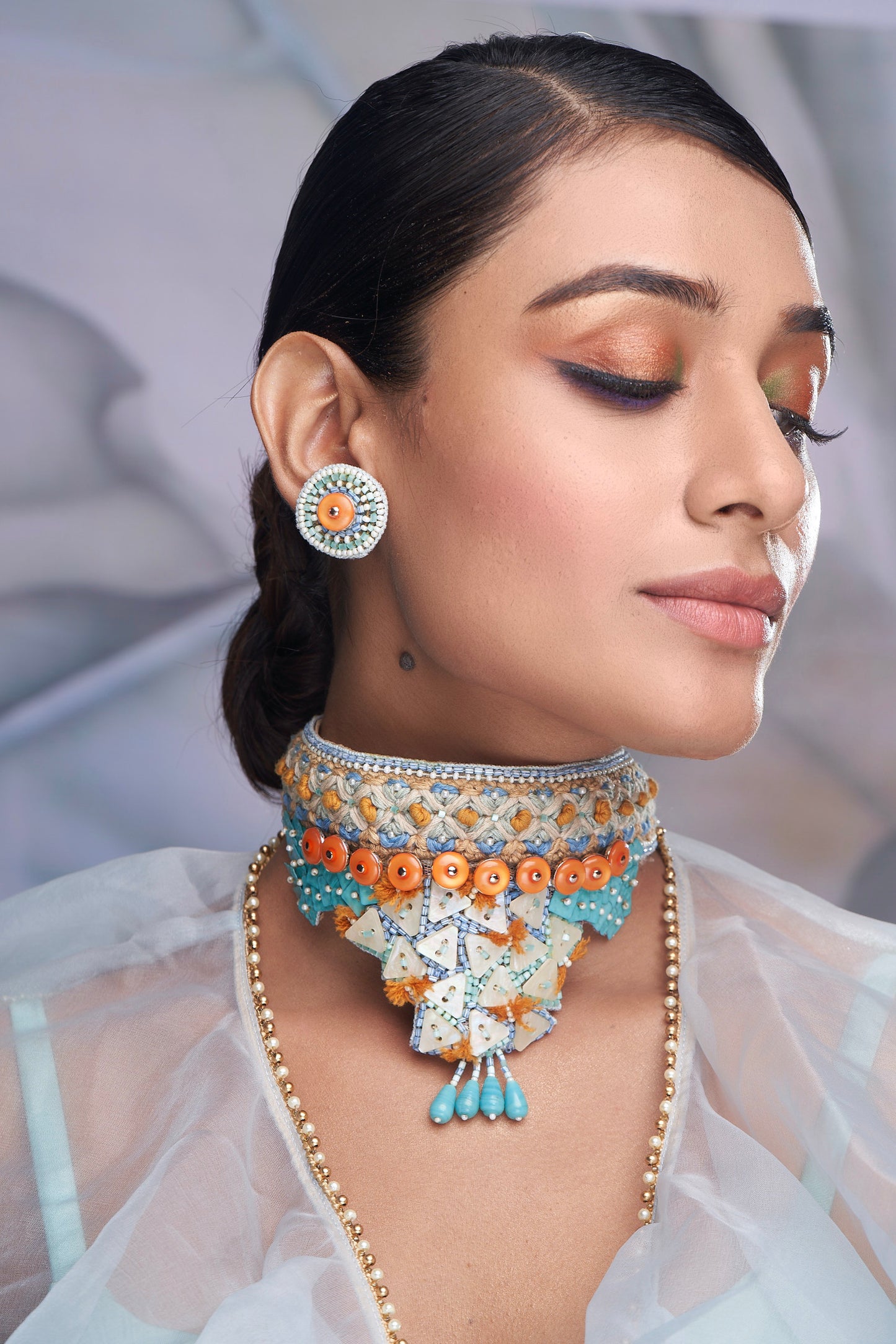CHOKER SET IN MULTI COLOUR STONE