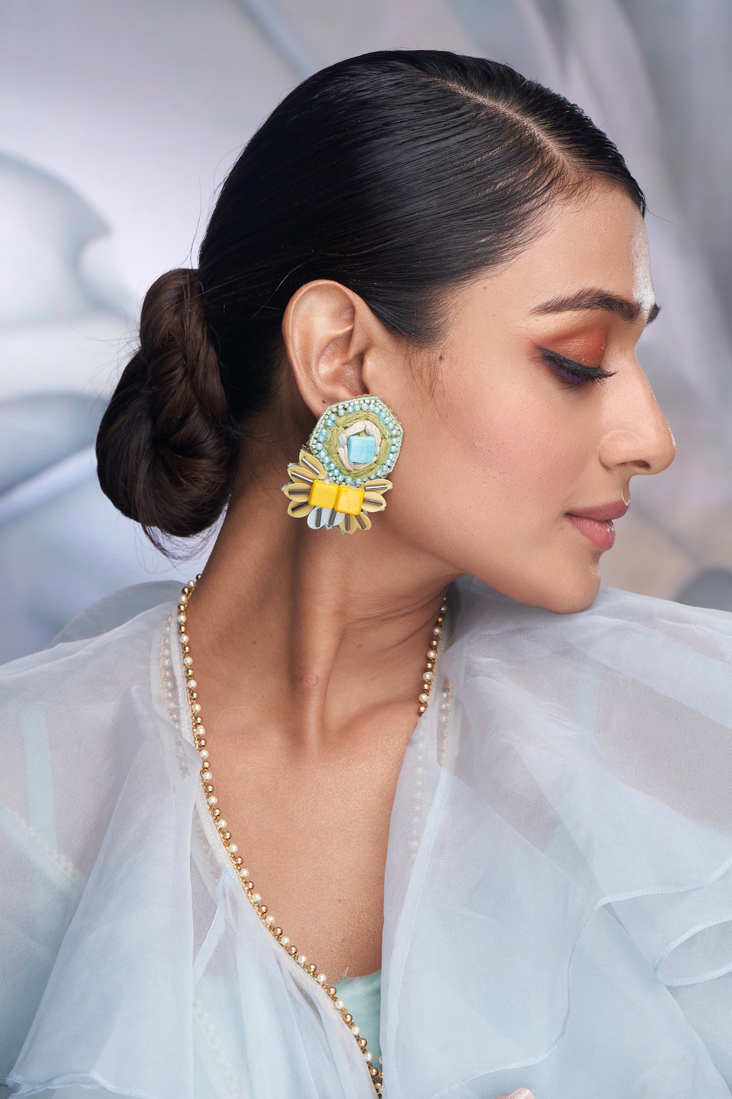 PAIR OF EARRING IN YELLOW STONE WORK