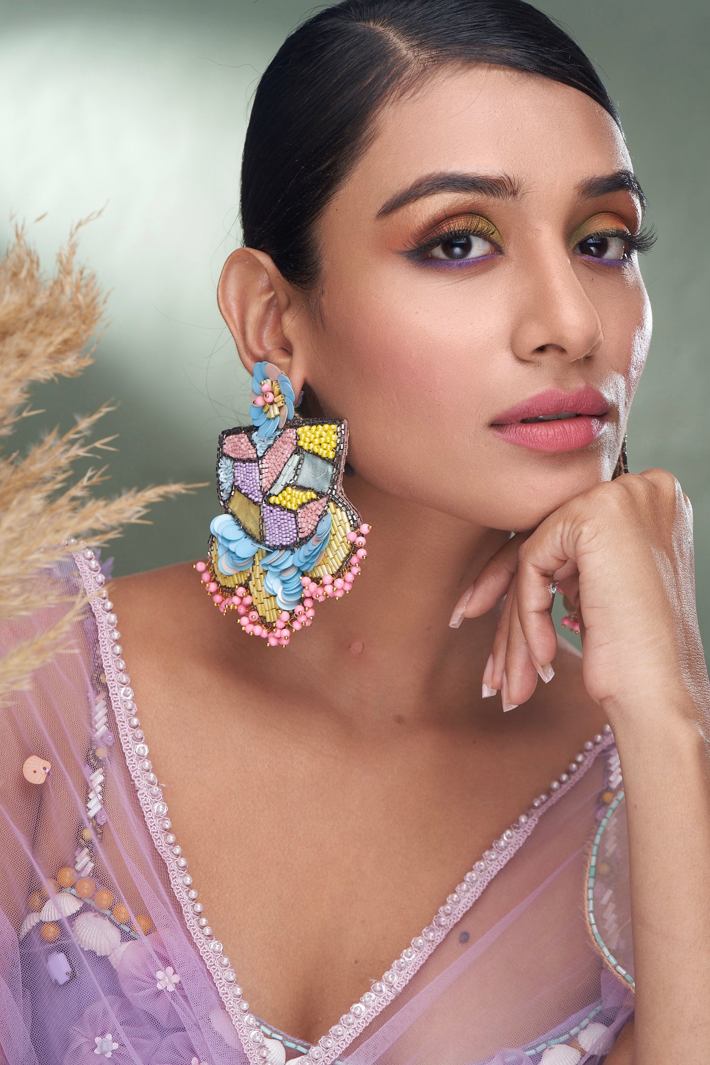 PAIR OF EARRINGS IN BEADS