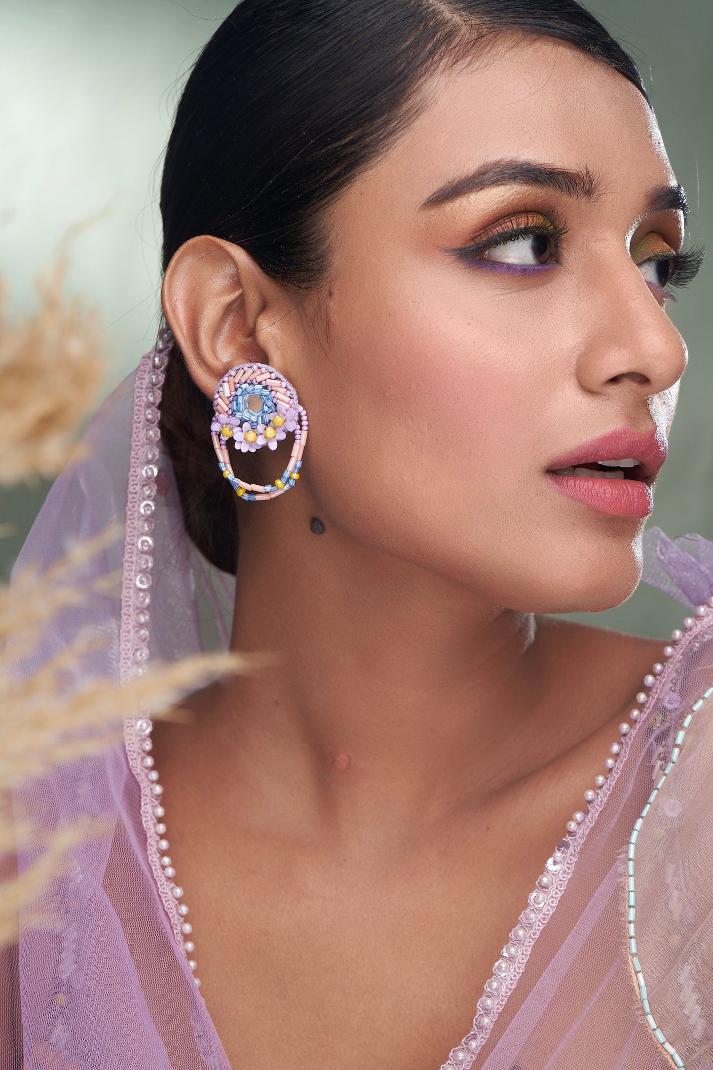 PAIR OF EARRINGS IN BEADS