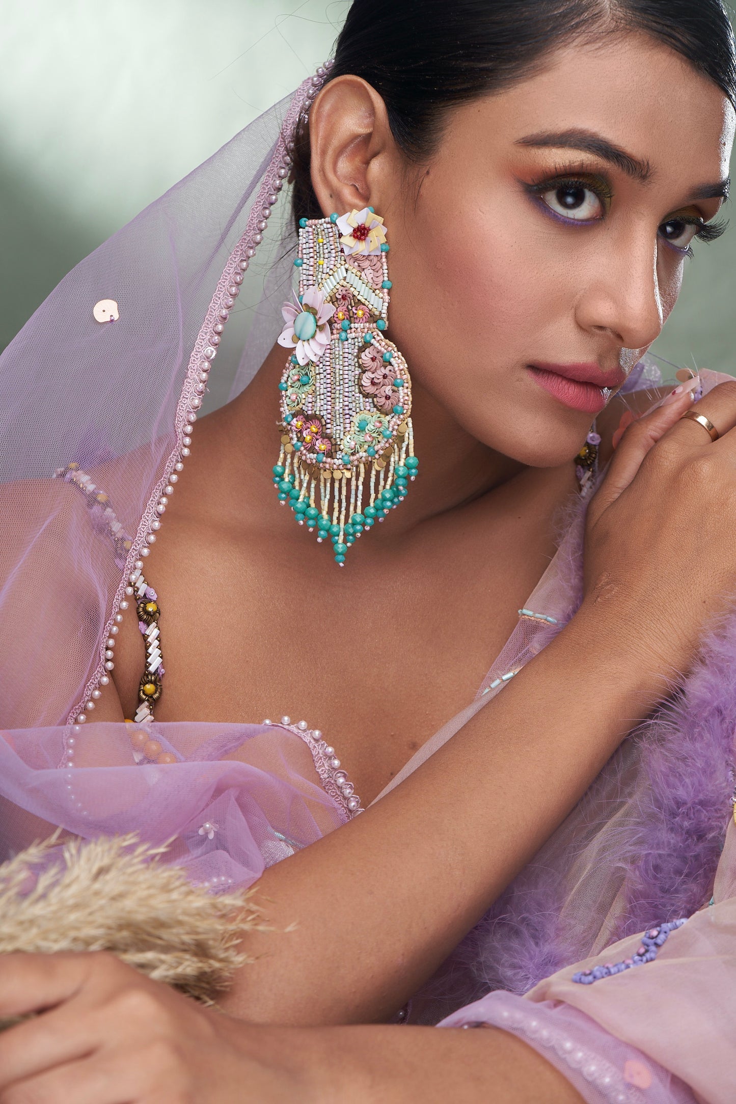 PAIR OF EARRINGS IN STONE WORK