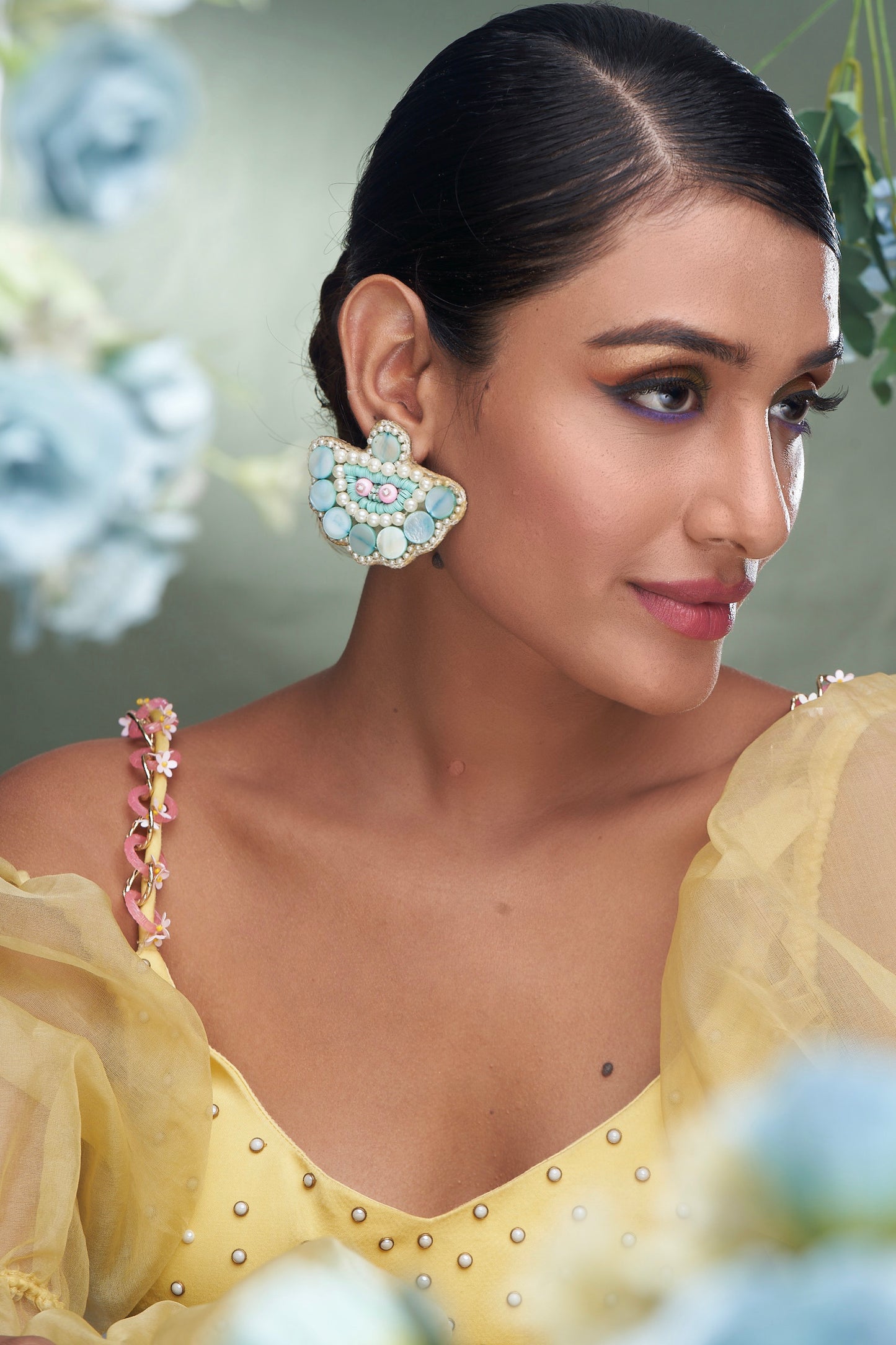 PAIR OF EARRINGS IN MULTICOLOR STONE