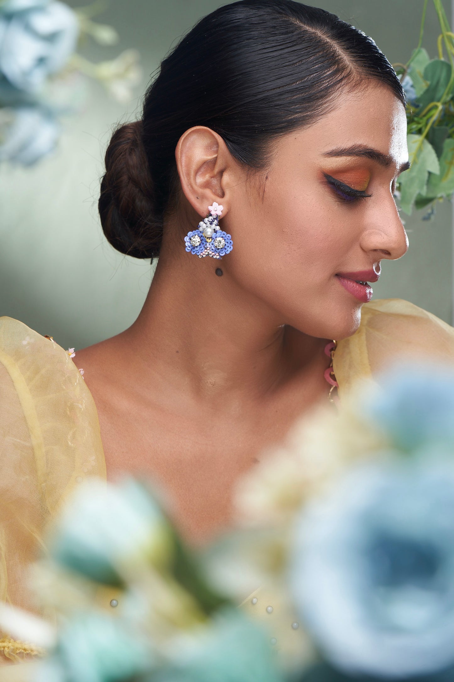 PAIR OF EARRINGS IN LAVENDER