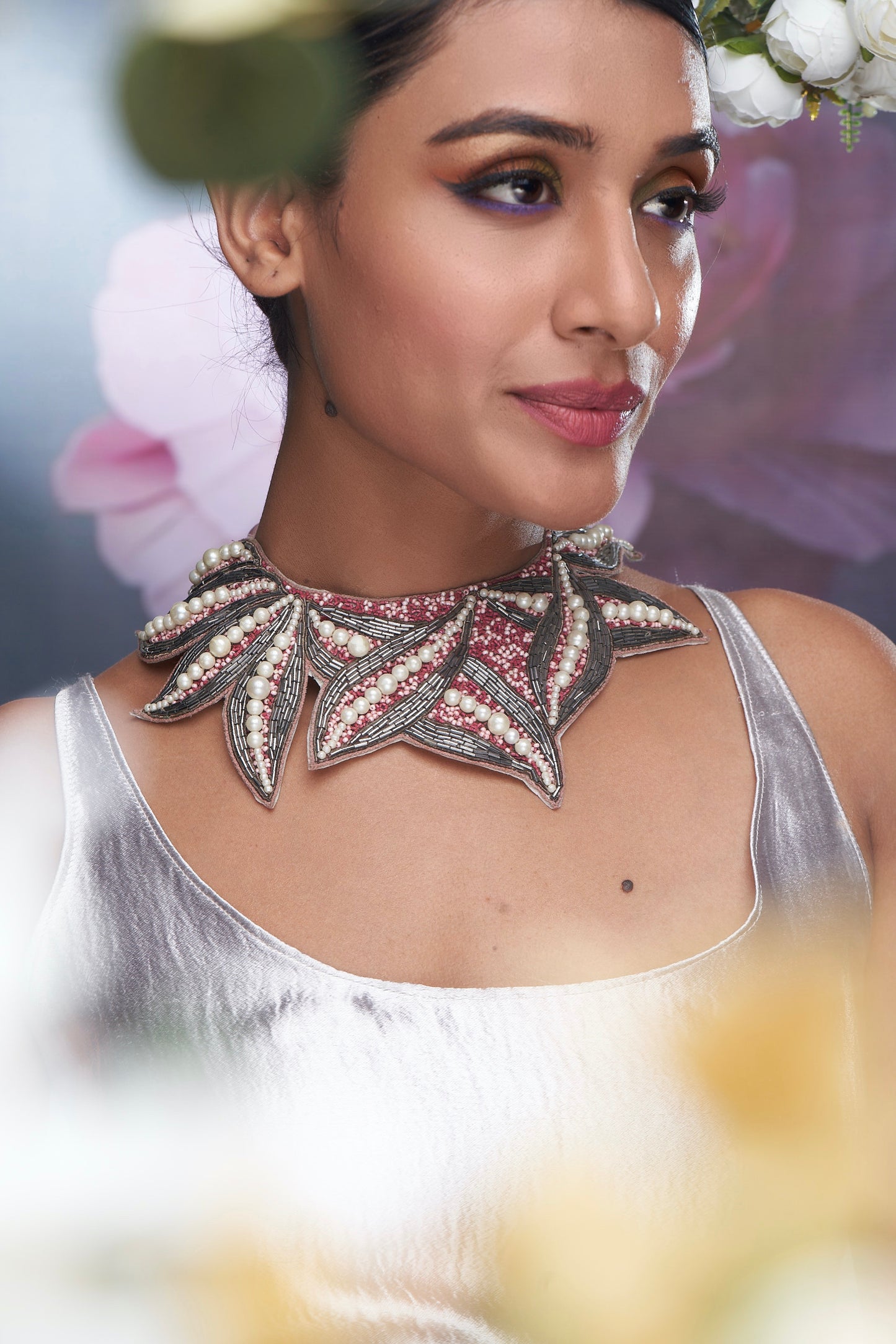 NECKLACE IN BEAD WORK