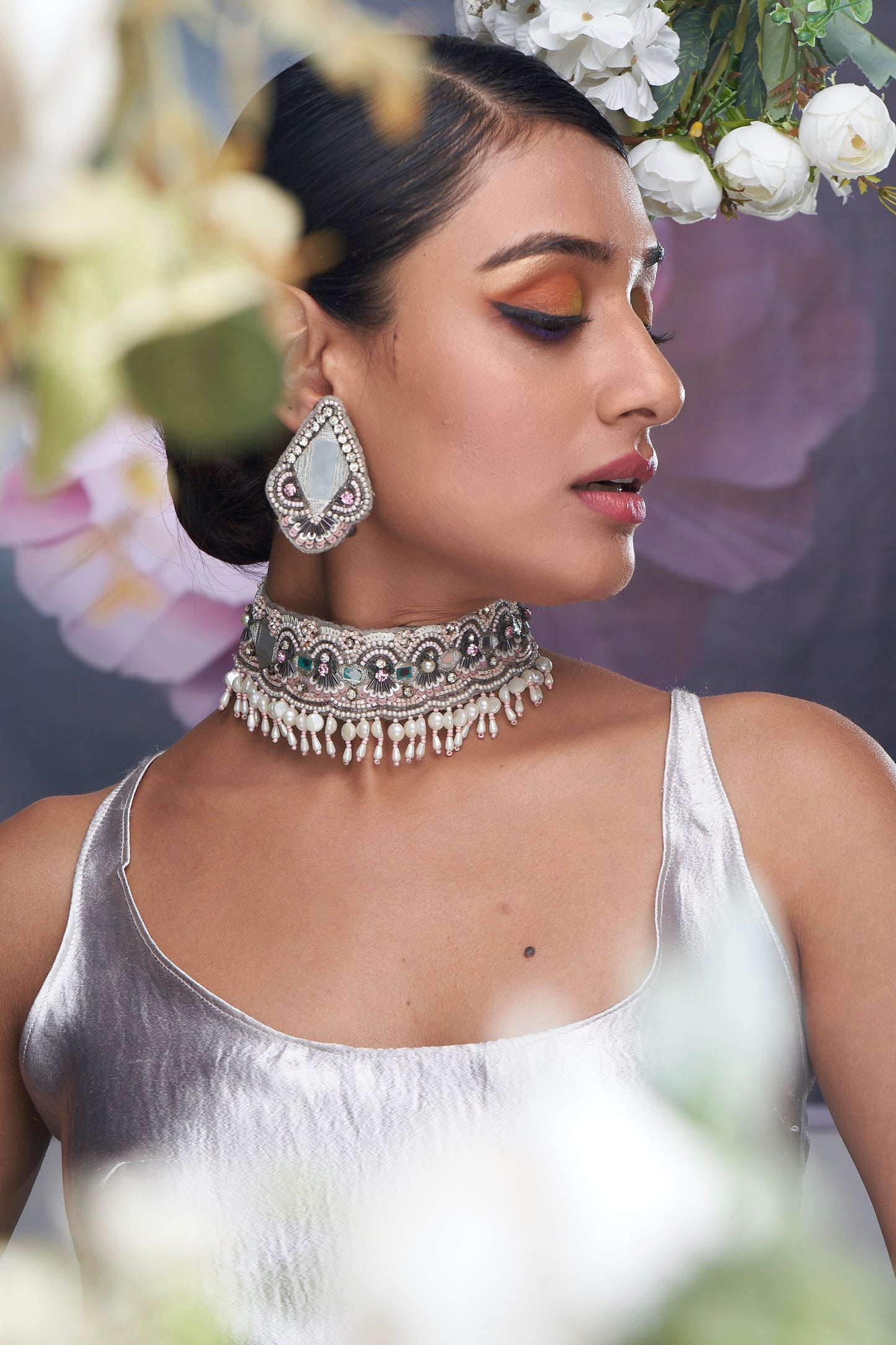 CHOKER SET IN GREY WITH WORK
