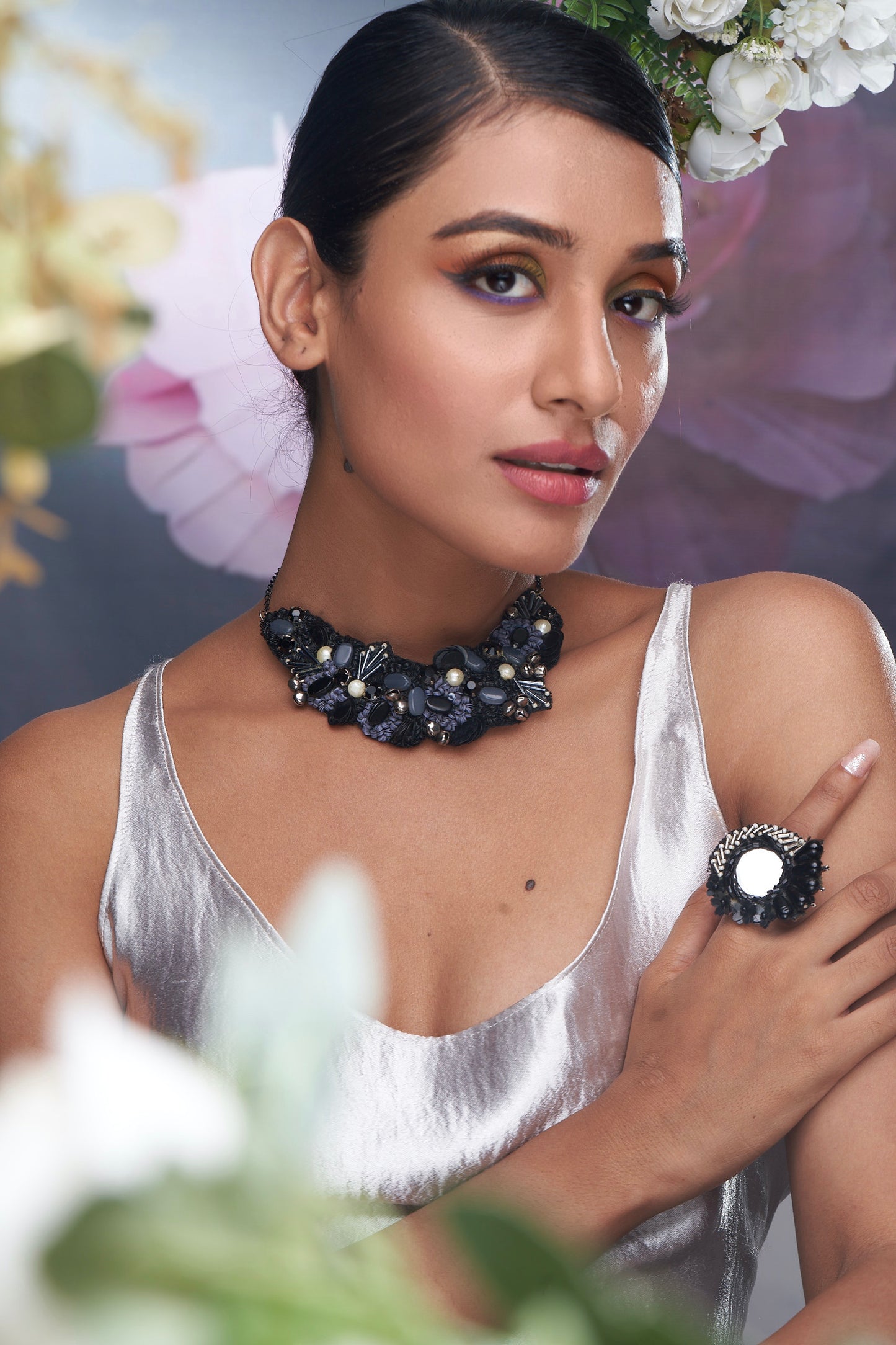 NECKLACE IN BLACK