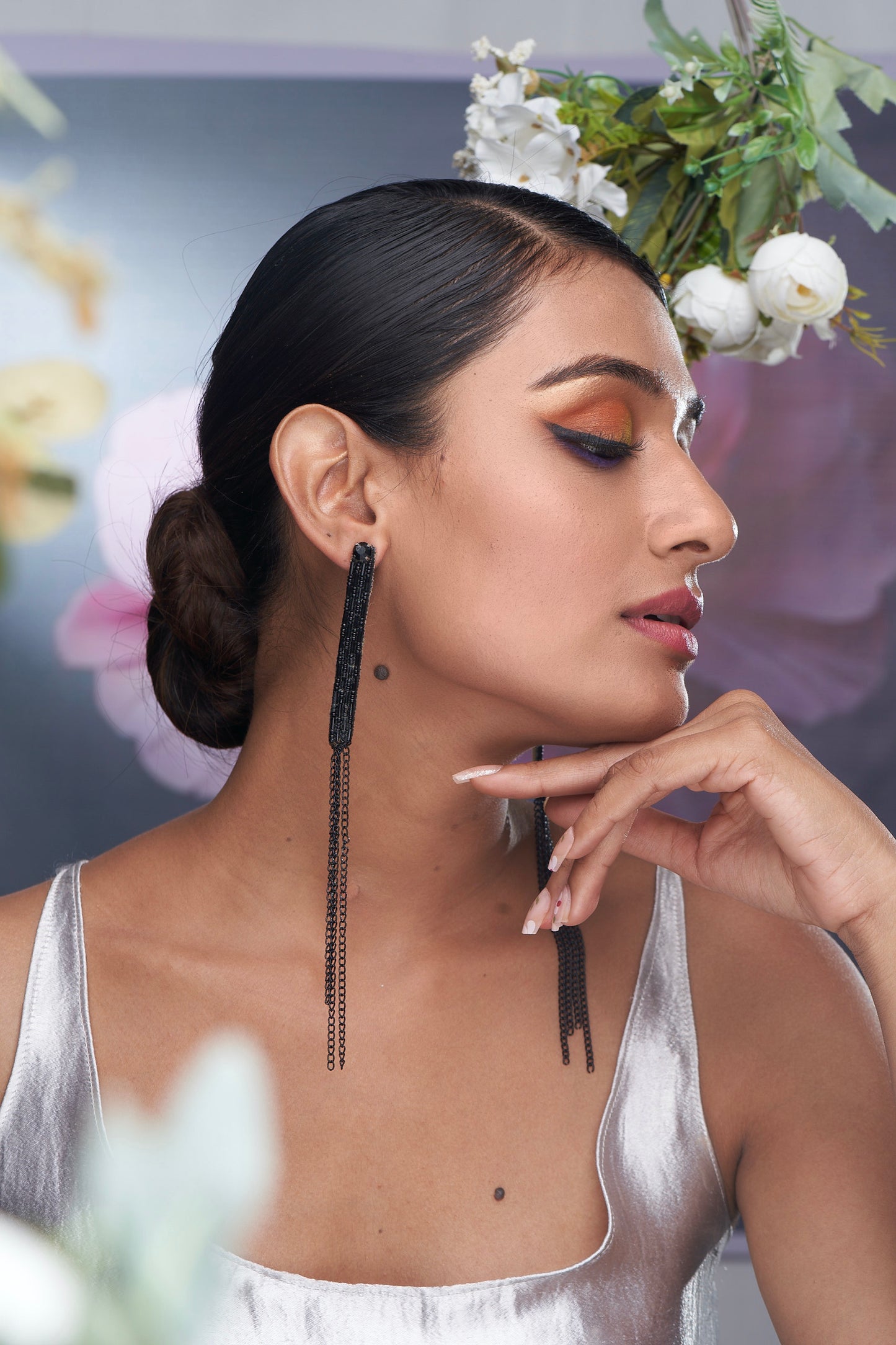 PAIR OF EARRINGS IN BLACK