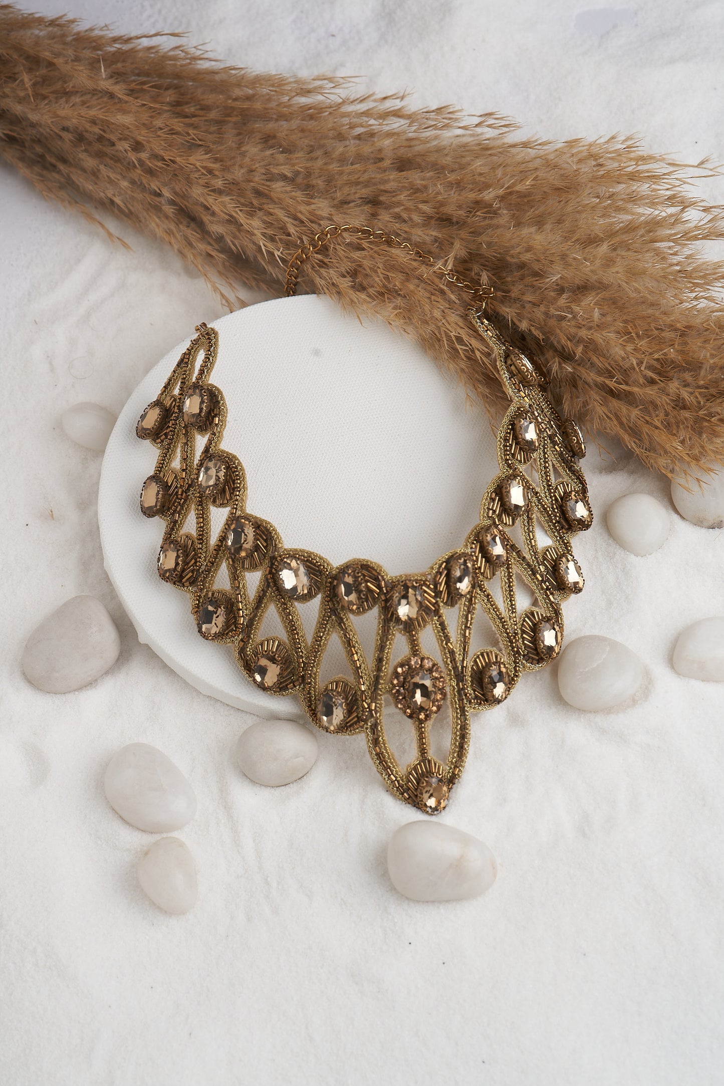 NECKLACE WITH ANTIQUE WORK