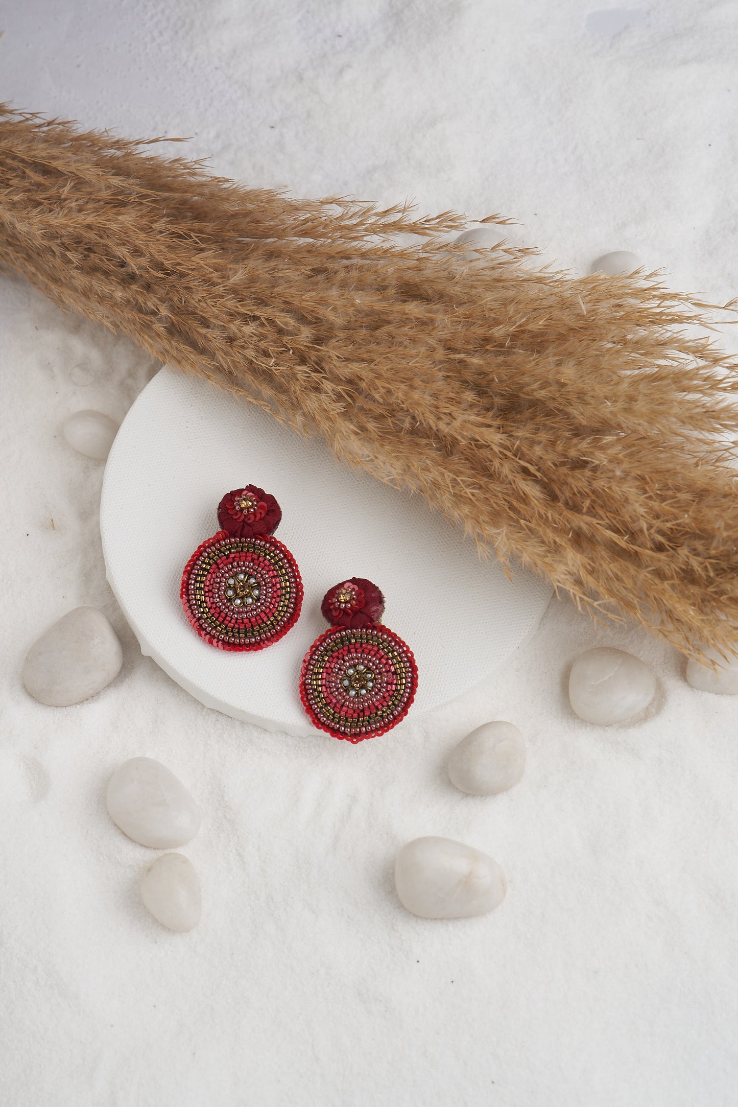 PAIR OF EARRINGS IN MAROON