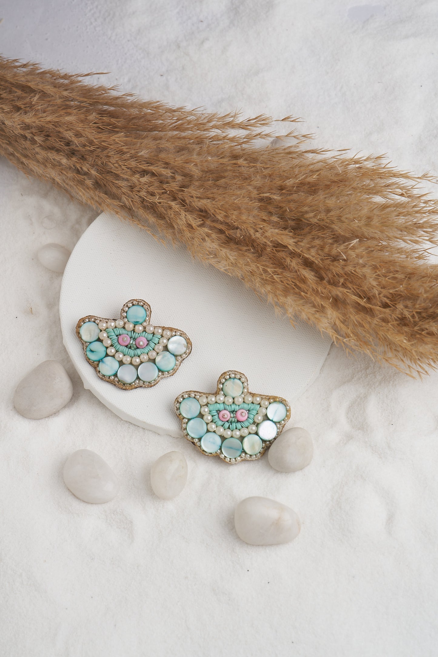 PAIR OF EARRINGS IN MULTICOLOR STONE