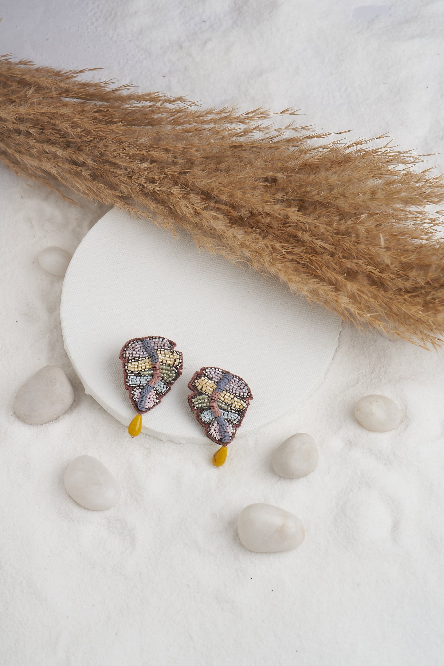 PAIR OF EARRINGS WITH BEADS