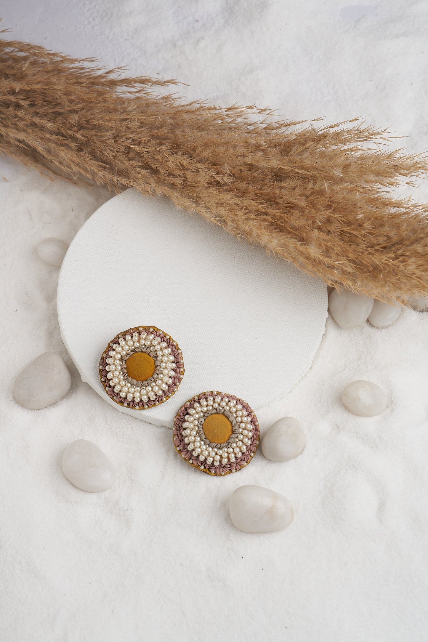 PAIR OF EARRINGS IN PEARLS