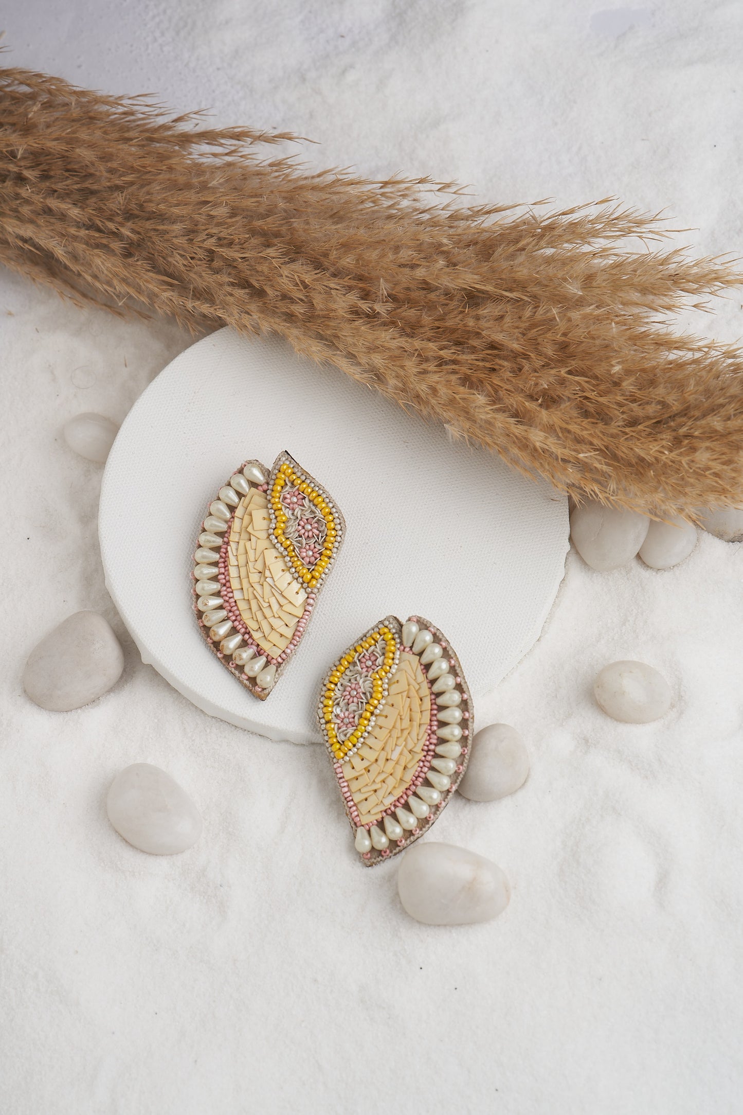 PAIR OF EARRINGS IN YELLOW