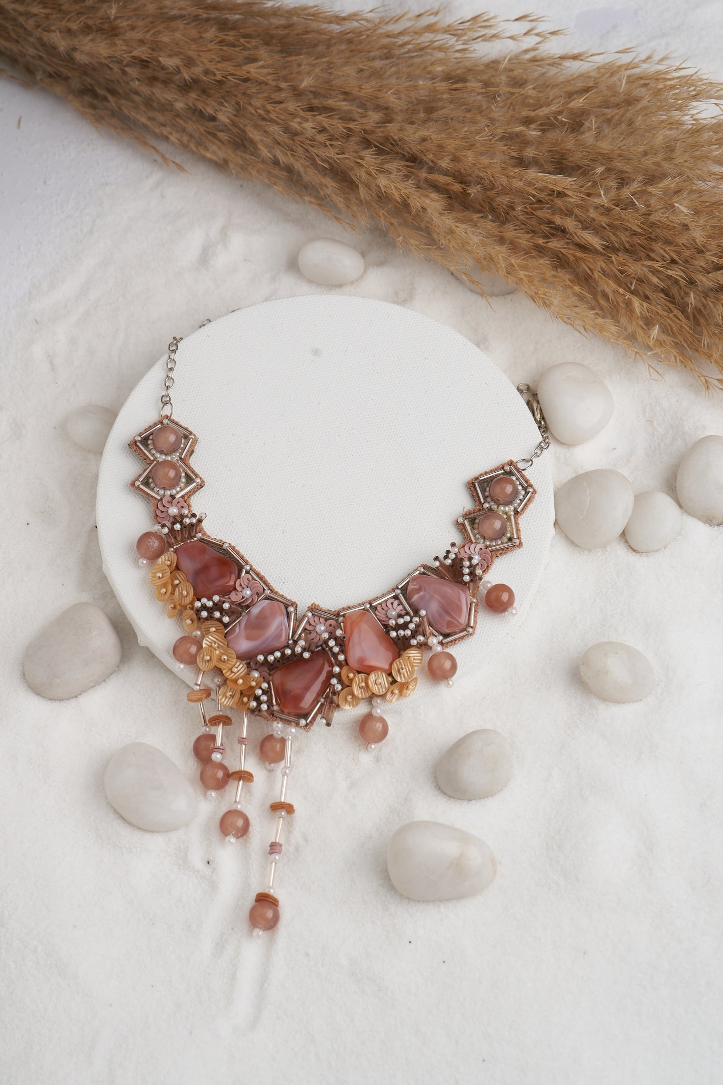 NECKLACE IN PINK STONE