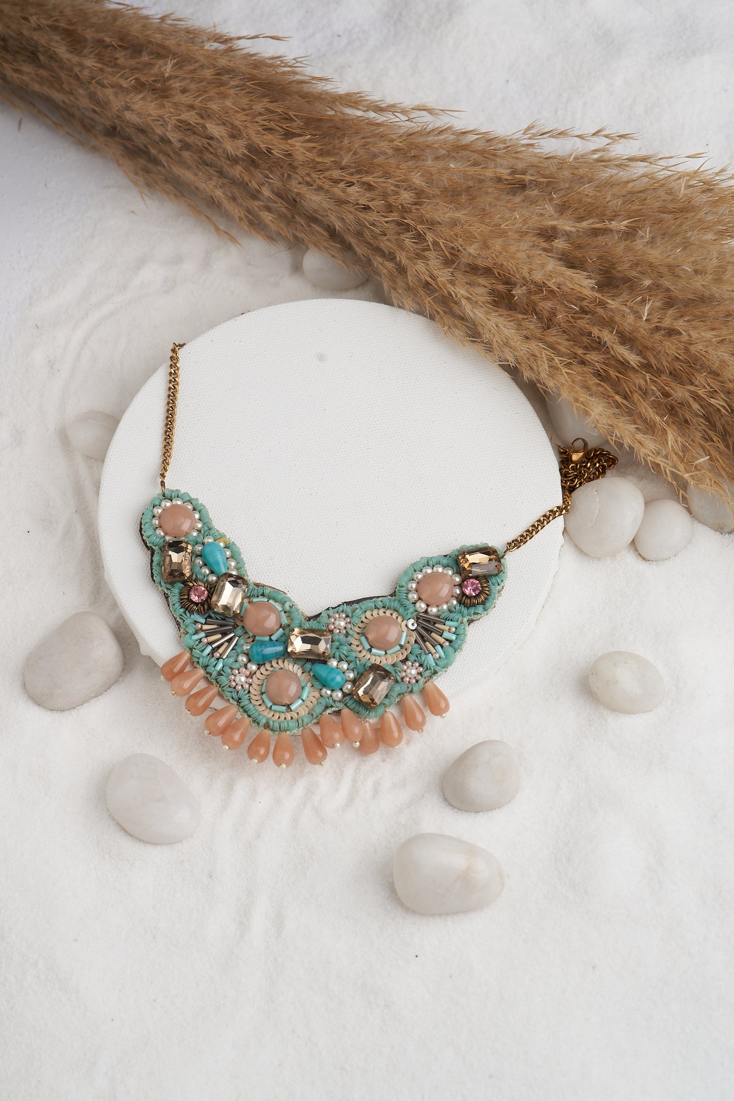 NECKLACE IN MULTICOLOR STONE