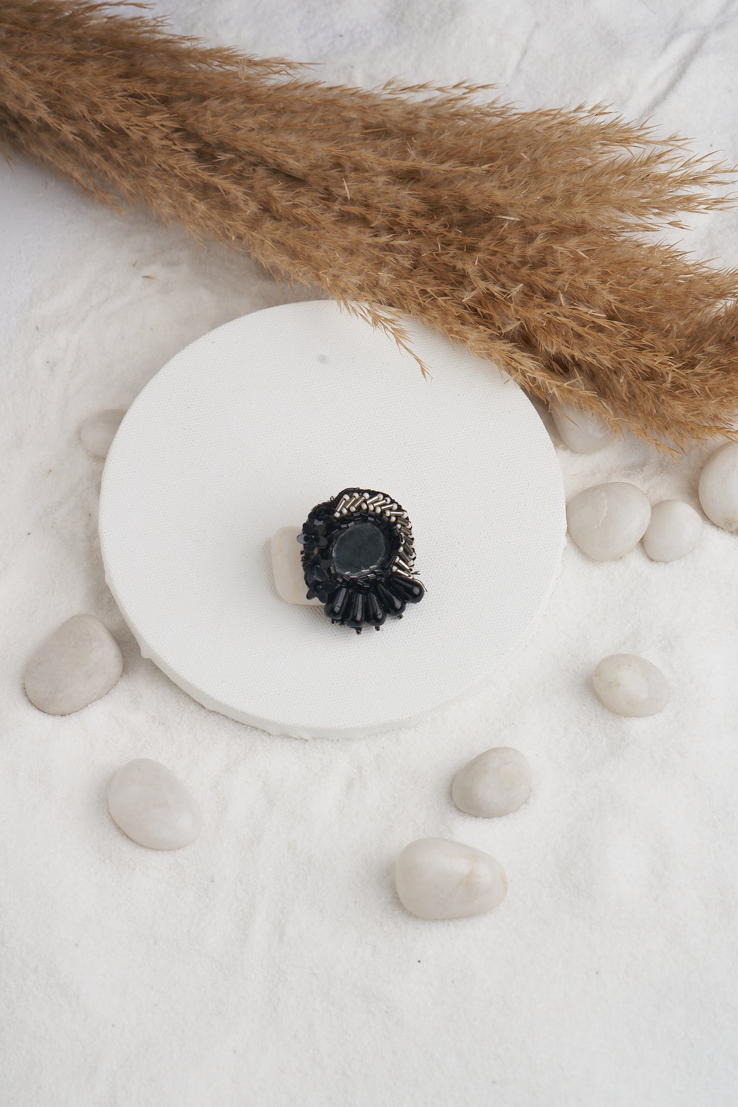 NECKLACE IN BLACK