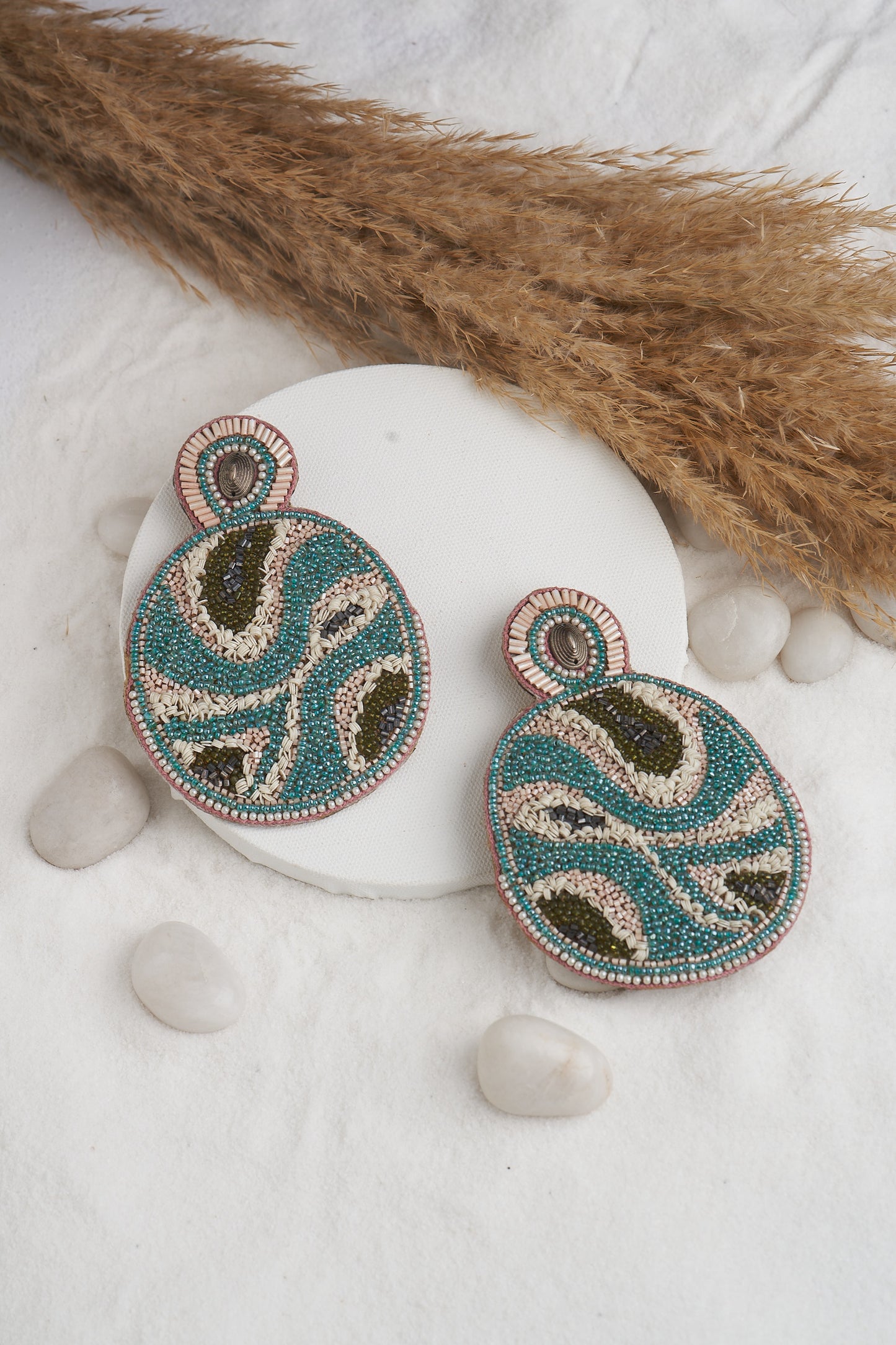 PAIR OF EARRINGS IN BEADS