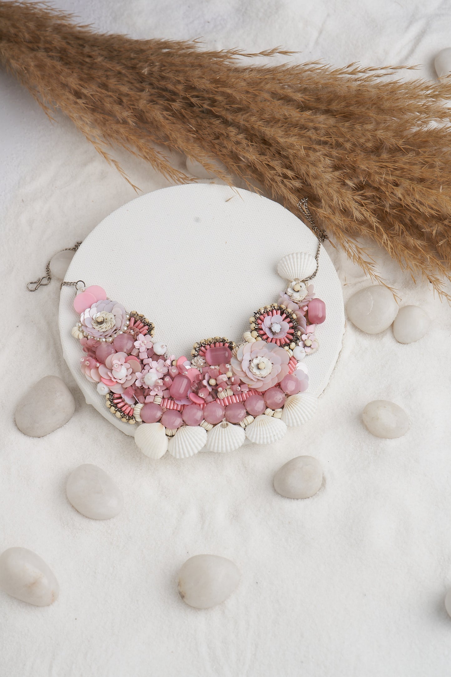 NECKLACE WITH SHELL WORK