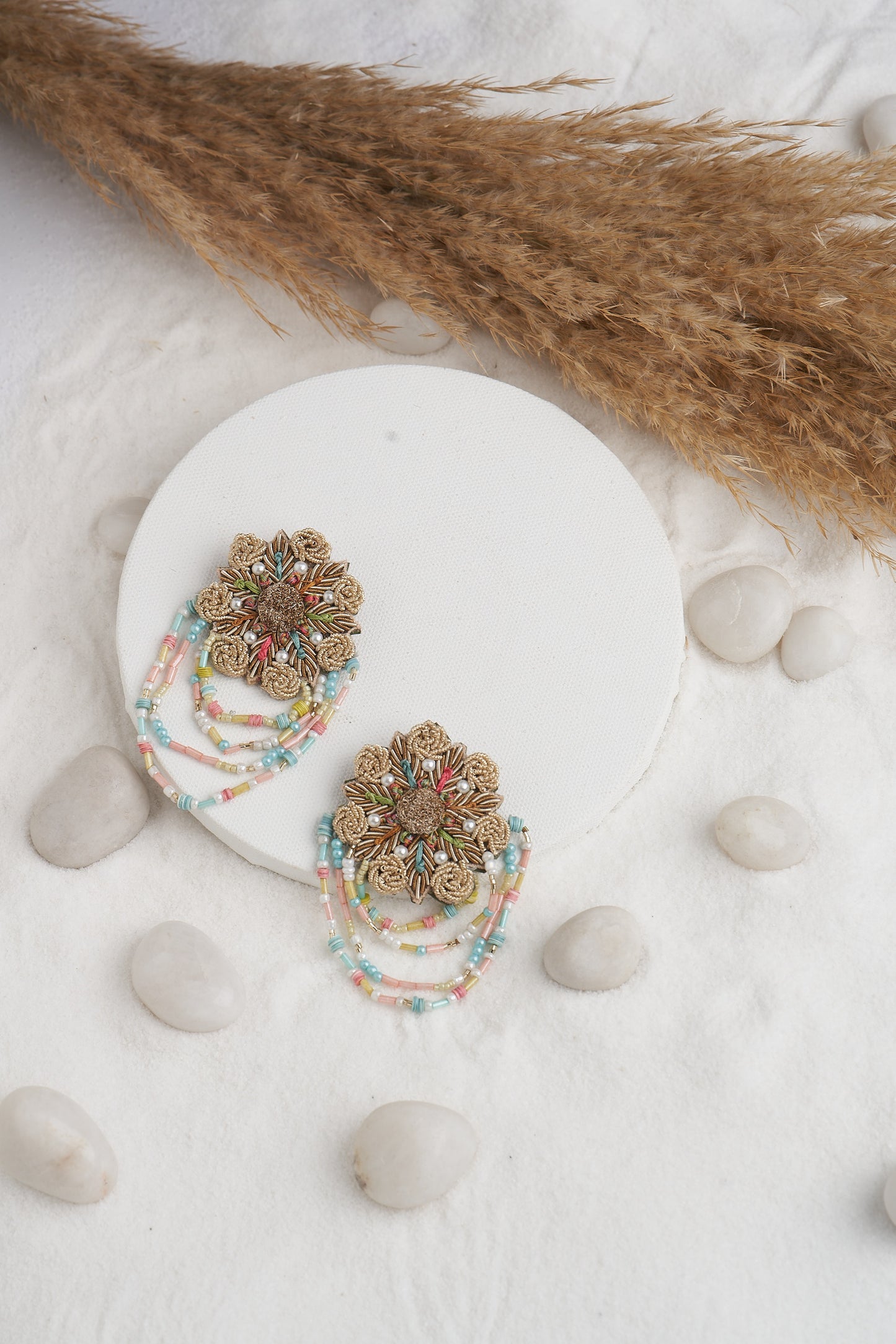 PAIR OF EARRINGS IN BUTTON