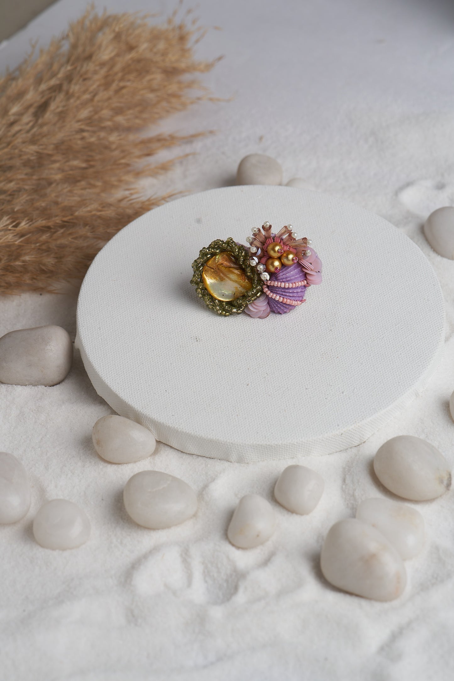 RING IN LAVENDER WITH SHELL