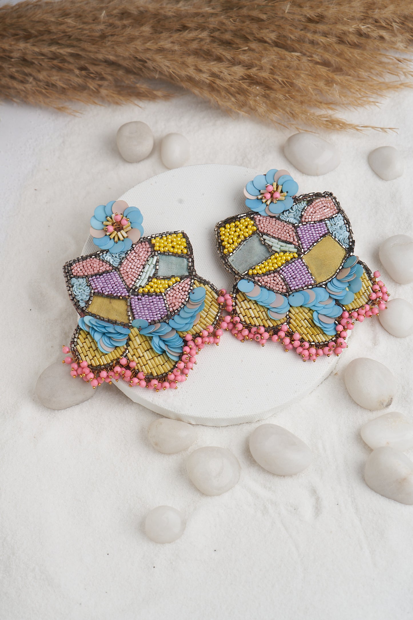 PAIR OF EARRINGS IN BEADS