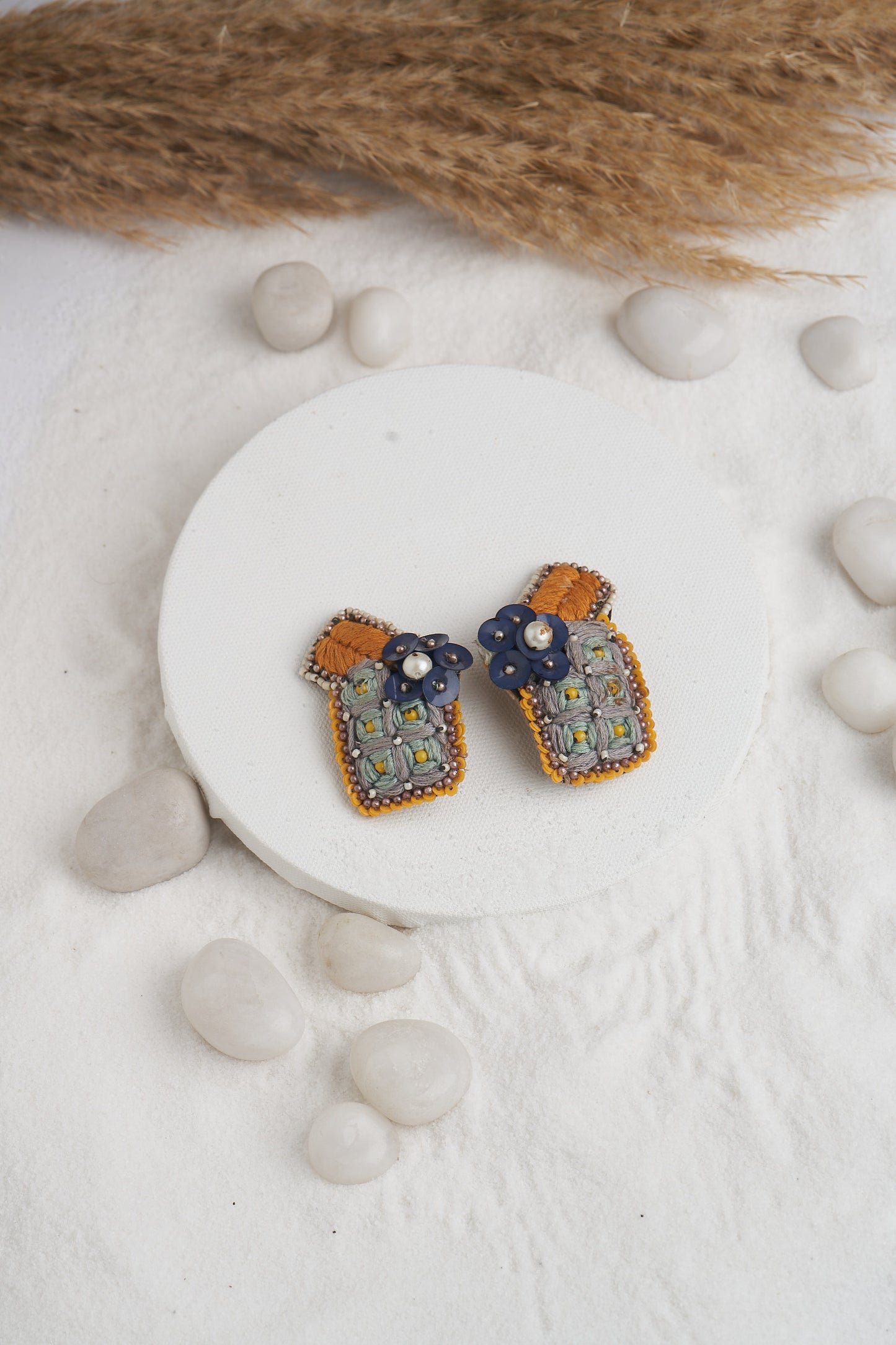 PAIR OF EARRINGS MULTICOLOR THREAD