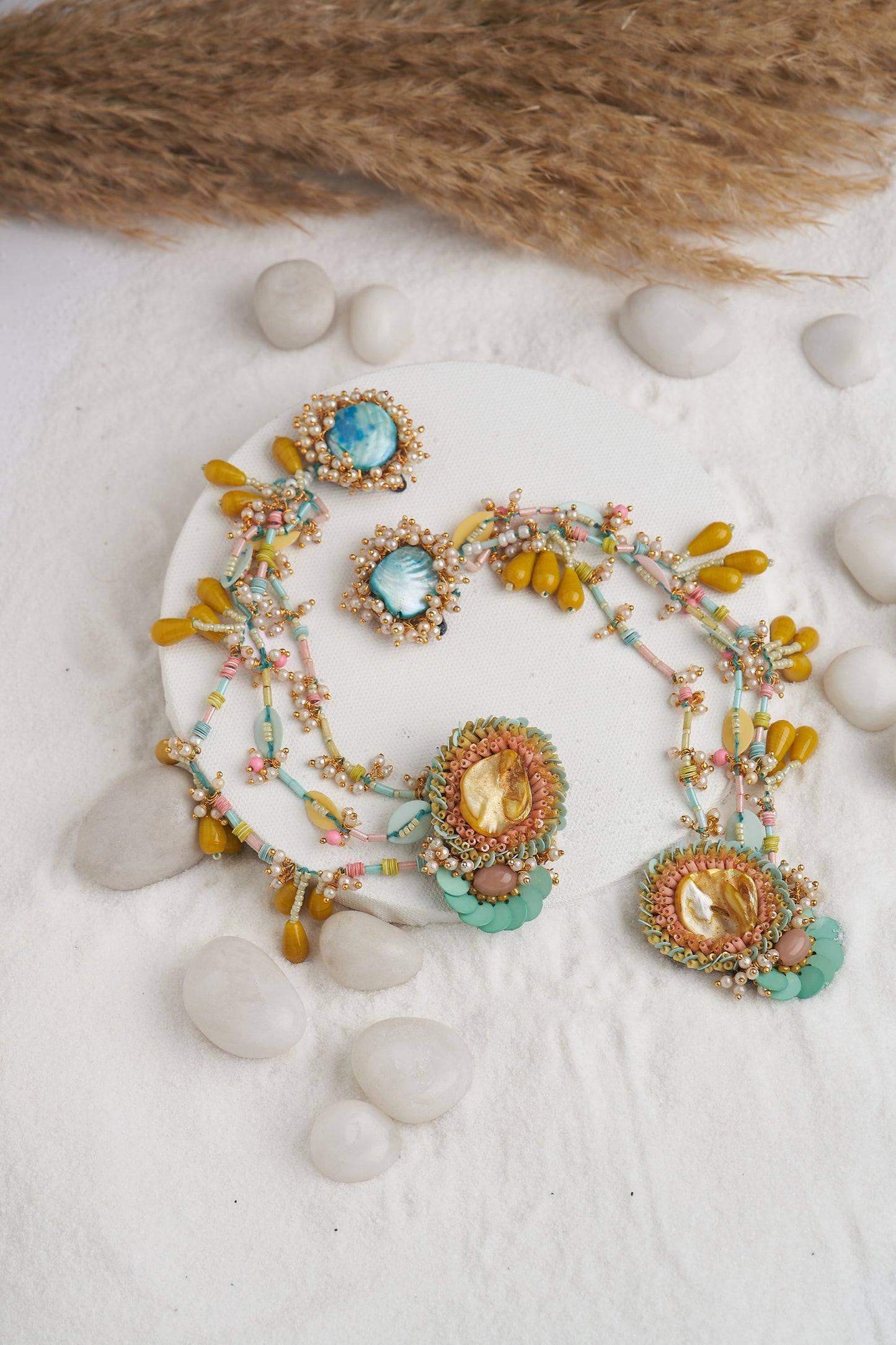 PAIR OF RAIINGS IN HANGING DETAILS