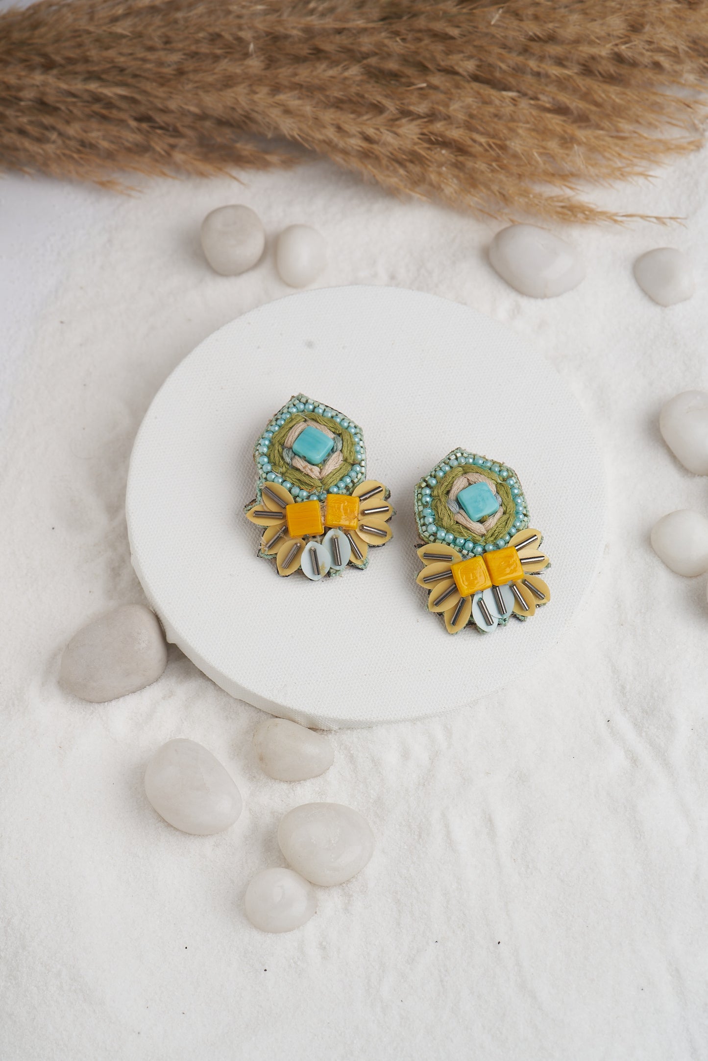 PAIR OF EARRING IN YELLOW STONE WORK