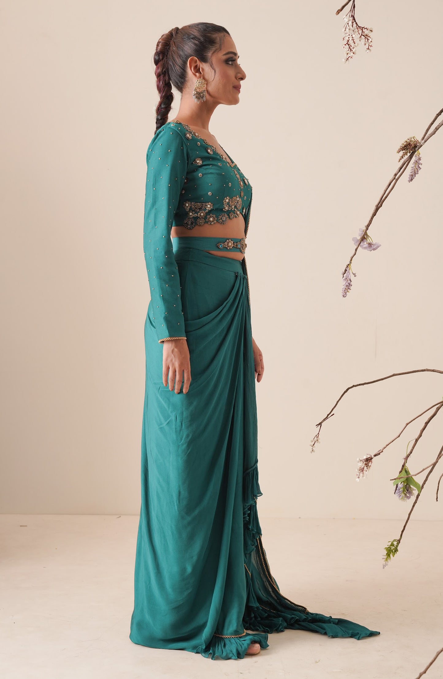 teal color pre-drape saree with waist belt and pallu comes in a full sleeve style.